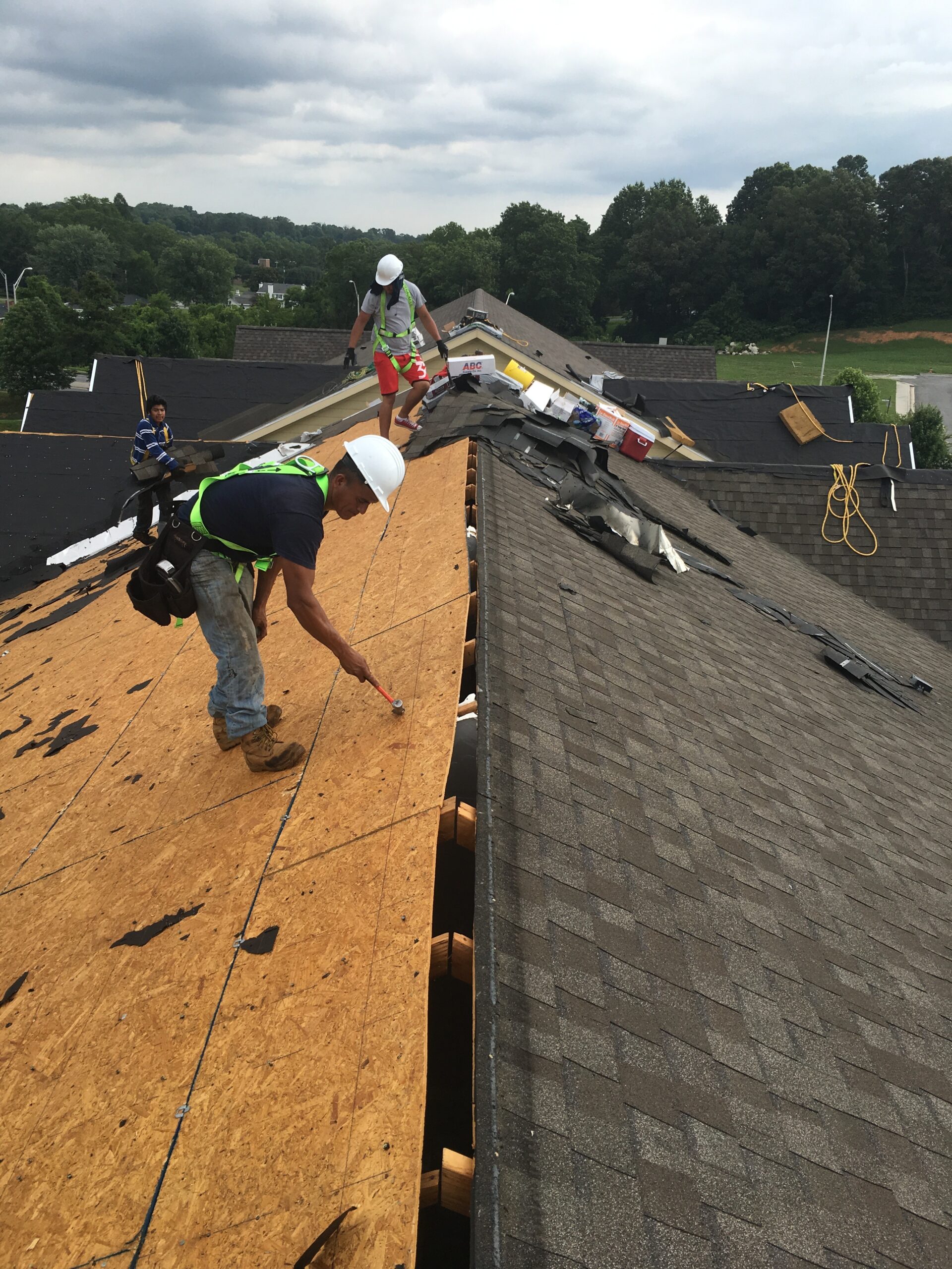 Pinnacle Construction Roofing Crew